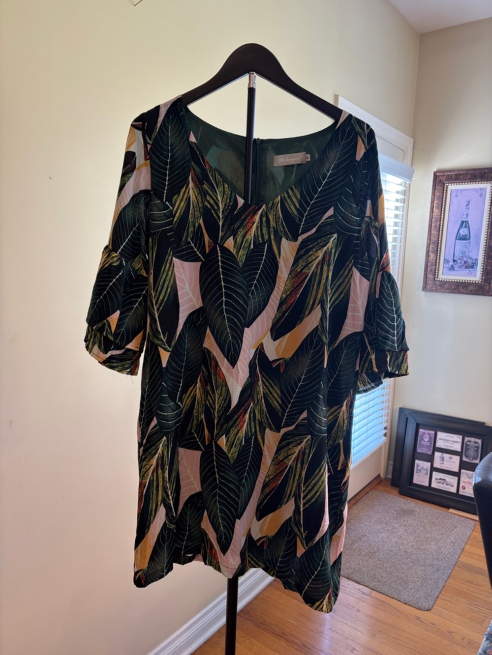 V-Neck Leaf-Print Tunic in Dark Green, Pink & Tan